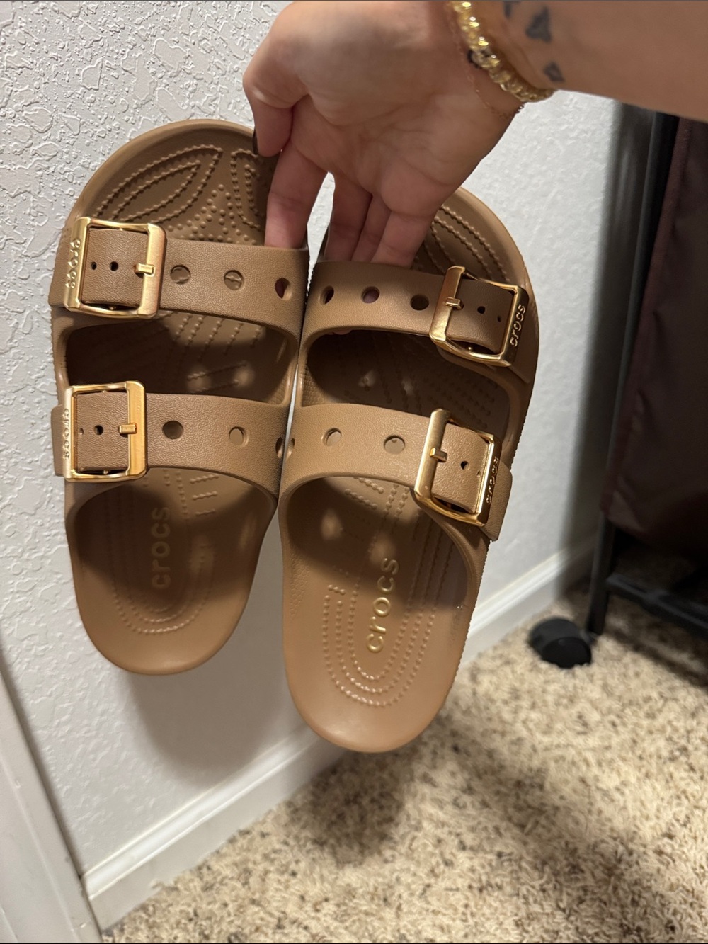 Crocs Saturday Metallic Buckle Sandal - Picture 3 of 4